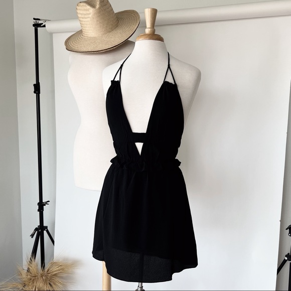 Dresses & Skirts - BRAND NEW BLACK HALTER VNECK DIP DRESS